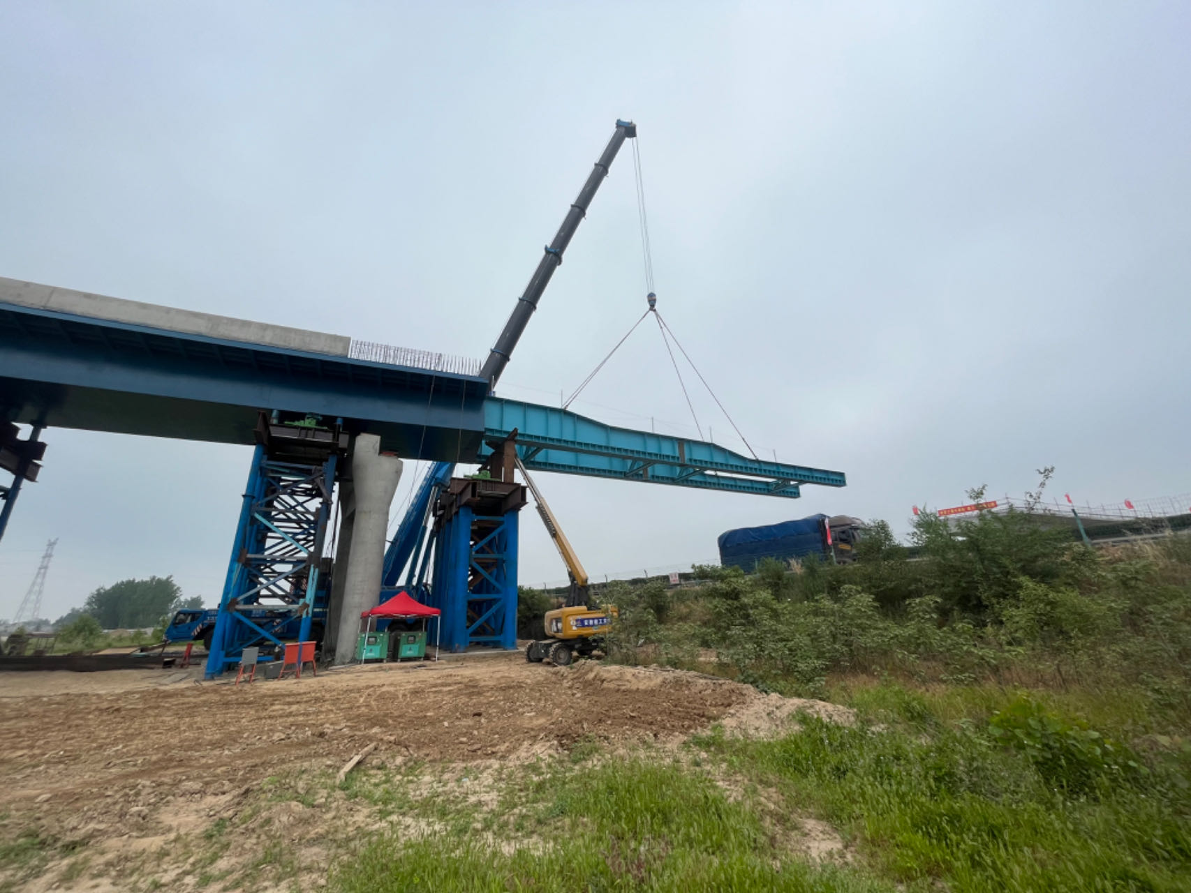 1.頂推前準備工作——導梁安裝 - 副本.png